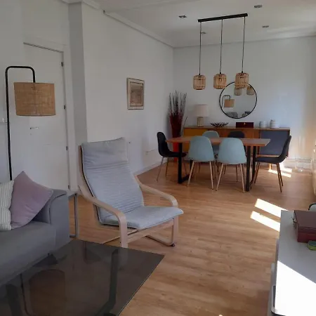 Apartamento Amplio Piso Exterior En El Centro De *