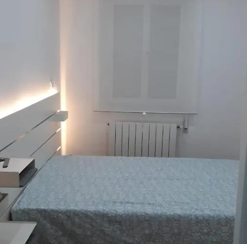 Amplio Piso Exterior En El Centro De דירה